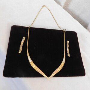 Ladies 14K Gold Necklace and Pierced Earrings